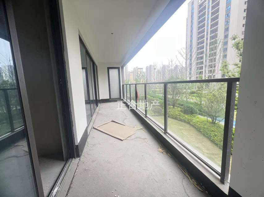 城南吾悦华府好地段，大四房，南北双阳台，现房