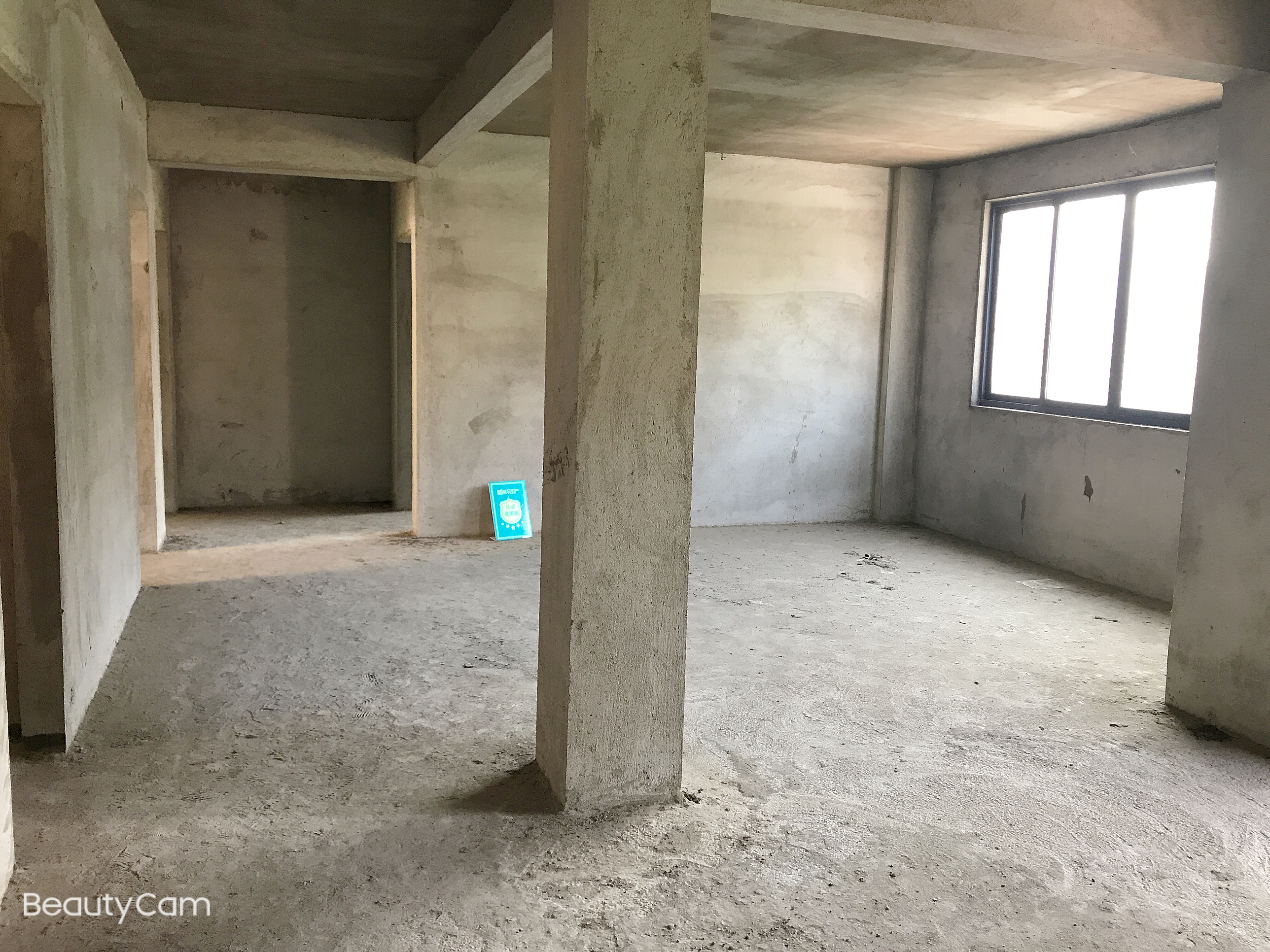 城南一品苑北苑对面毛坯四房证满二双阳台送入户花园看房方便