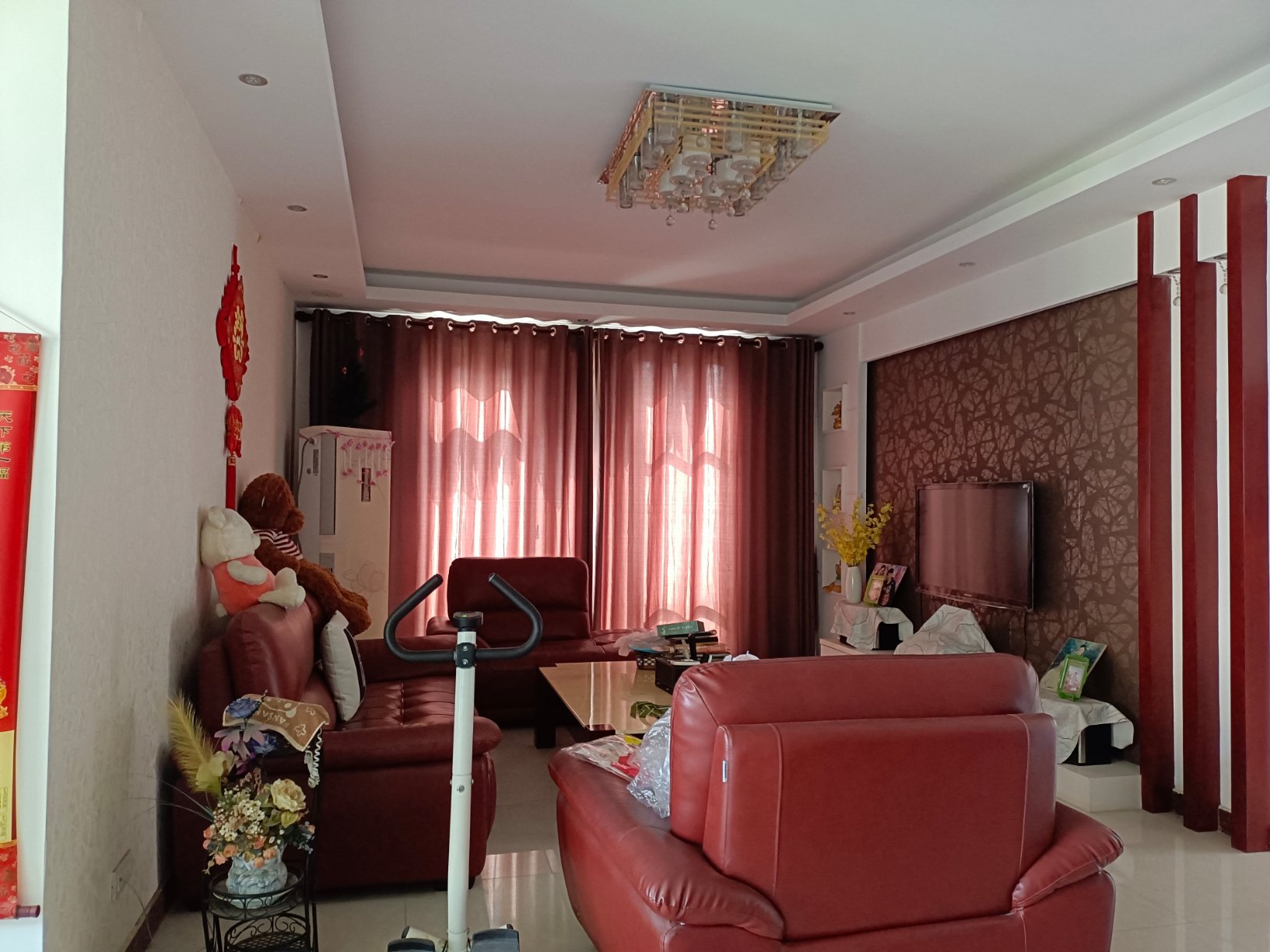 复式小洋房， 阁楼装修精致，李小双运动城对面