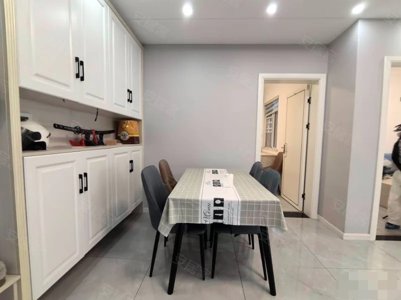 403，捡漏，降‬价了，森林‬国际，精装三房​，成色新，拎包入住