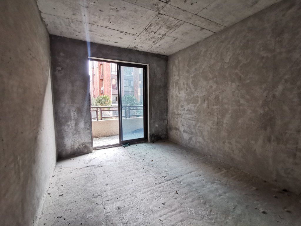 绿地香格里拉复式楼带车库赠送大院子南北通透