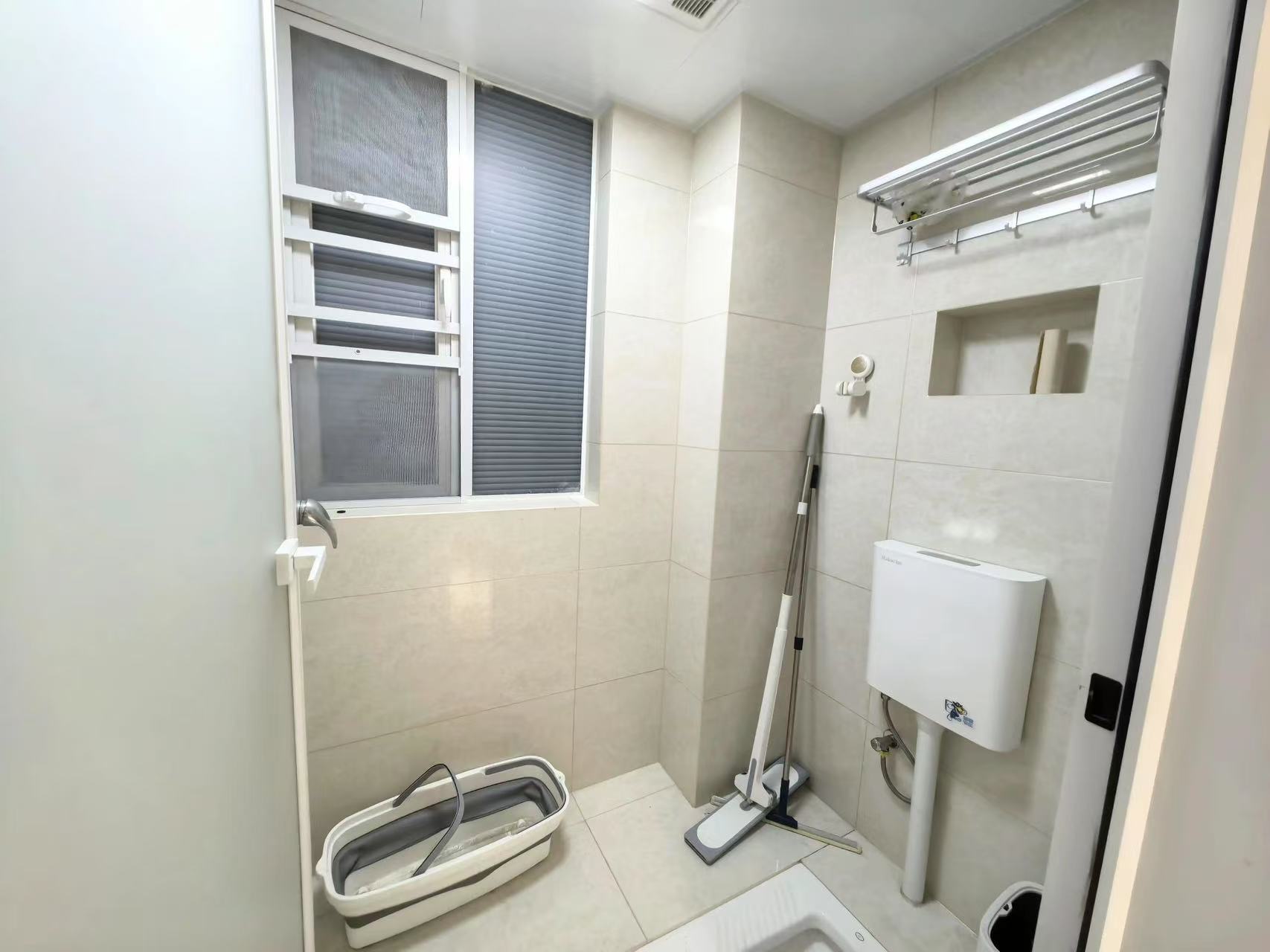 城南，蓝天新城，精‮三装‬房‬两卫，全‮中屋‬央‬空调，‮车带‬位，证满二