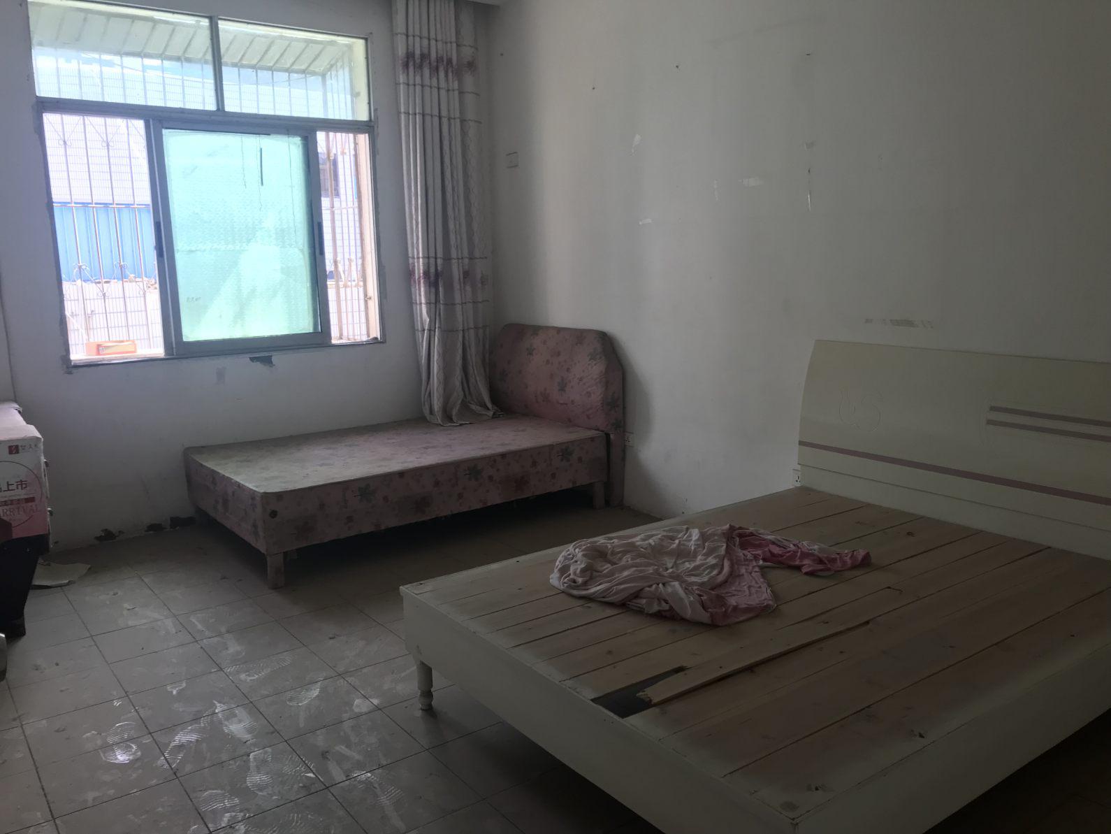 商城旁边三房，中间好楼层