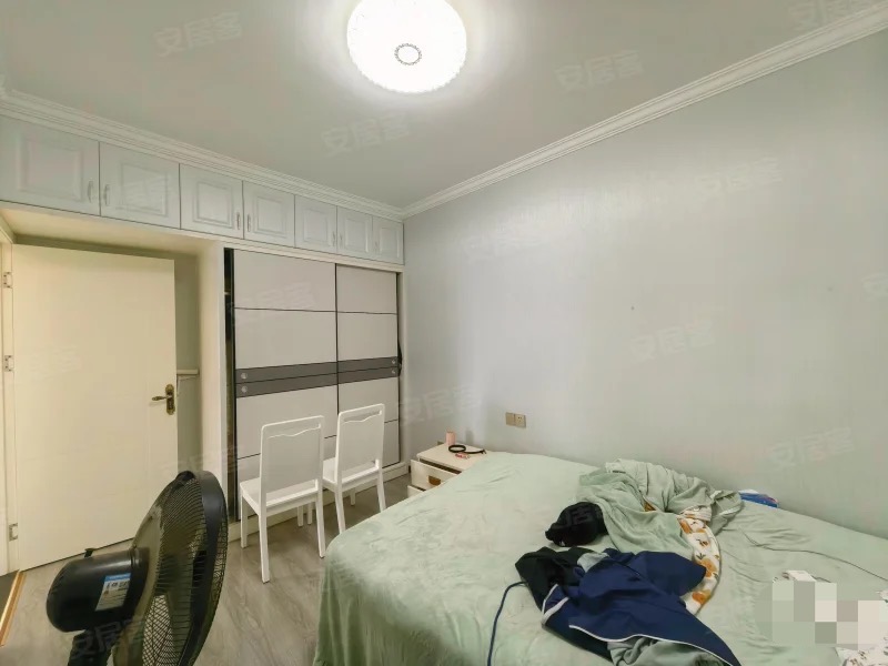 捡漏，城南，新城新城一号五期，精装三房，中间好楼层，九成新，