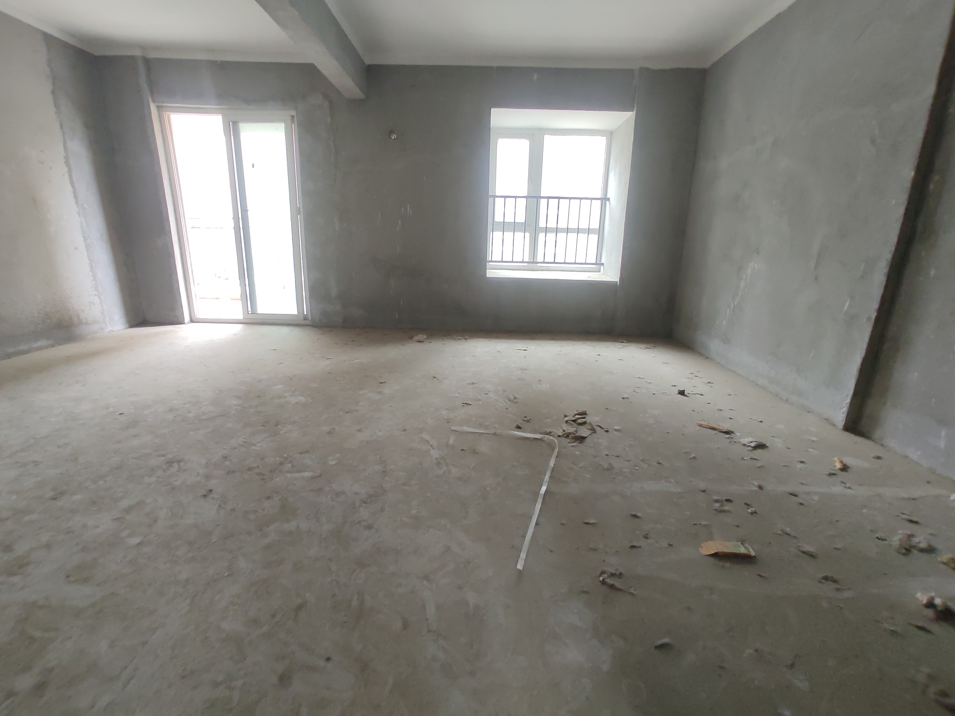 森林国际毛坯大三房三开间朝南.证件满二.南北通透看房有钥匙