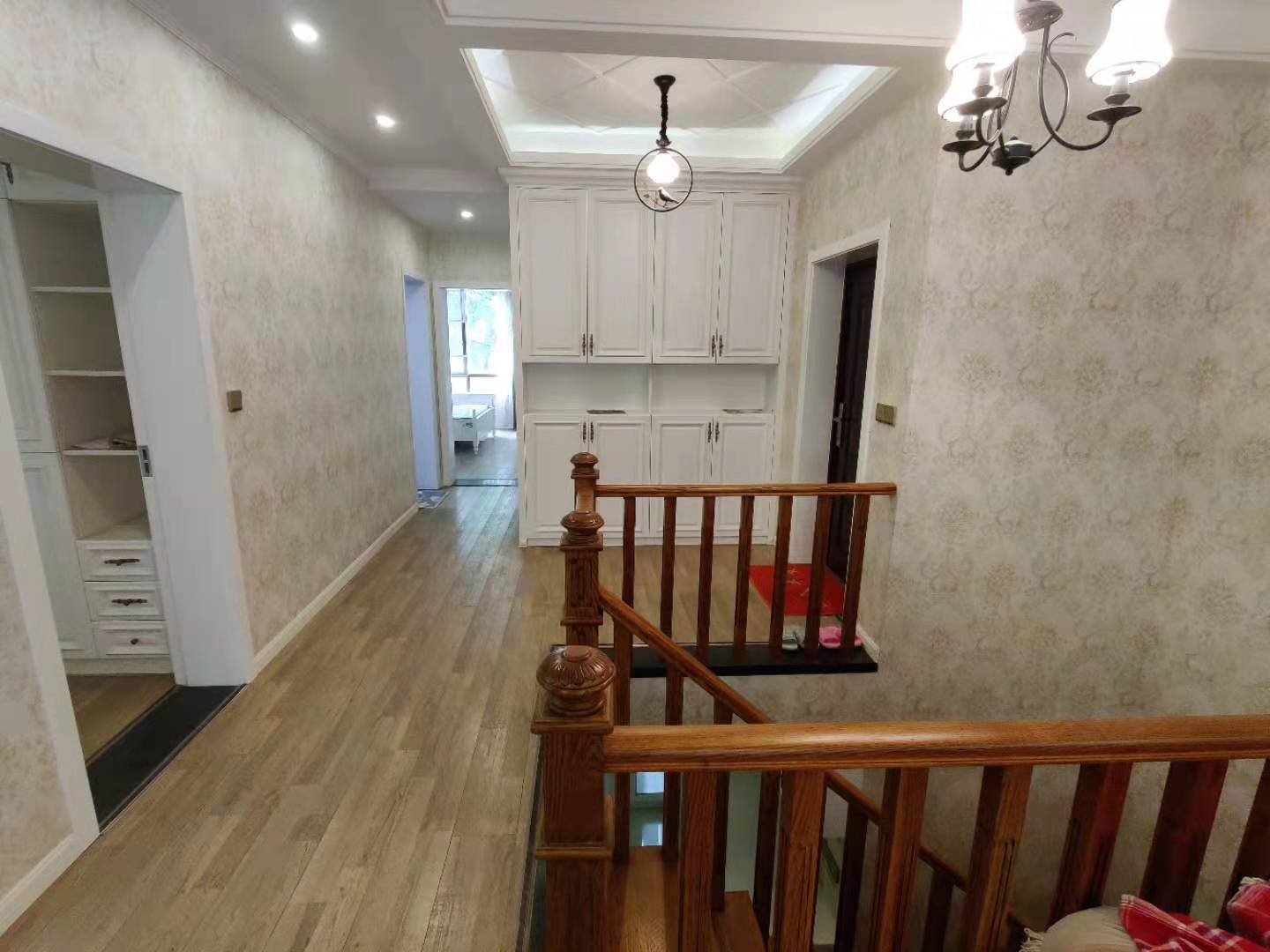 绿地华庭香格里拉复式带院子精装修没怎么住大阳台带车库看房方便