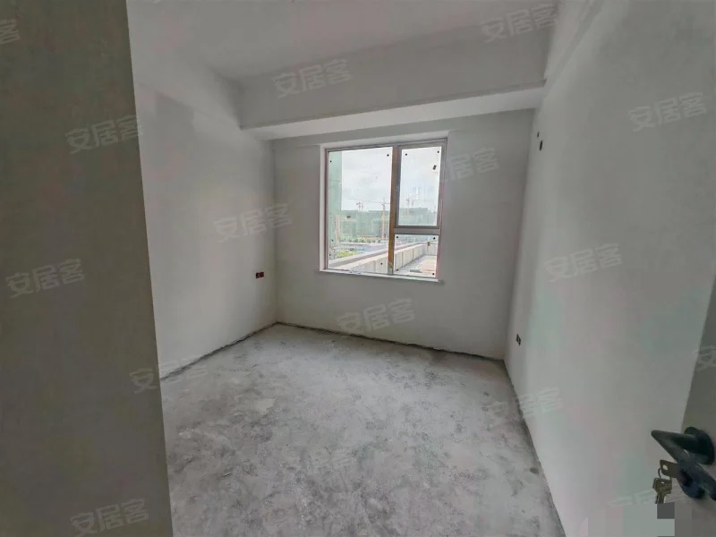 433，城南，朝阳丽景，小高层5楼，精‮半装‬成品，边户，‮房三‬两卫，​捡漏