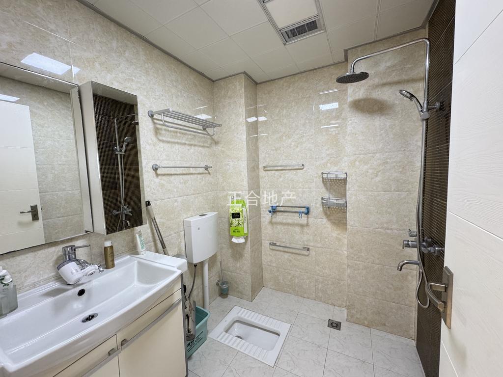 降价了，捡漏，业主急卖，和合国际城，精装三室二厅二卫，边户，证满二，成色新，单价4700