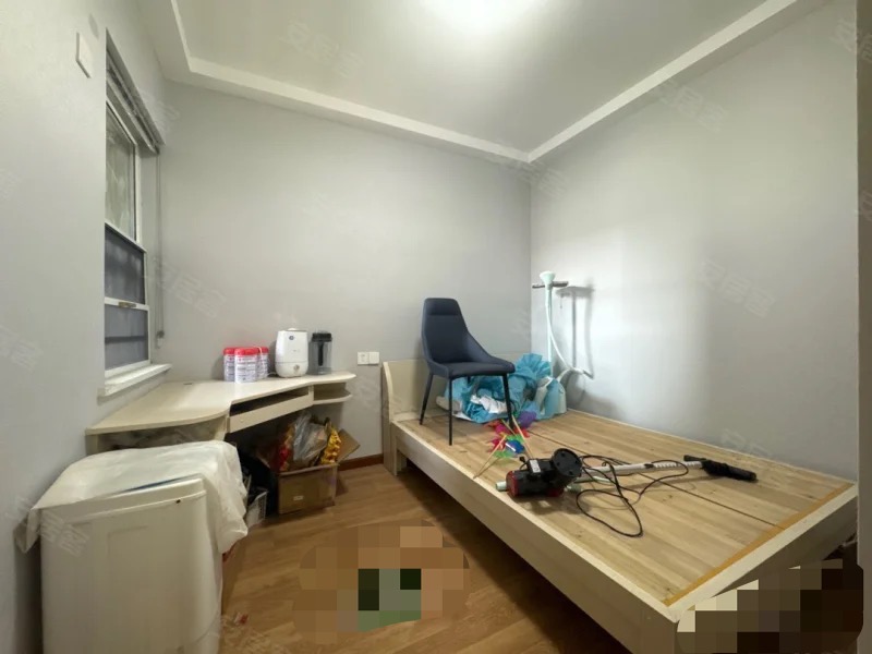 99，房东急卖，元泰精装三房，中间楼层，楼下商圈成熟，楼下就是三中，证满二