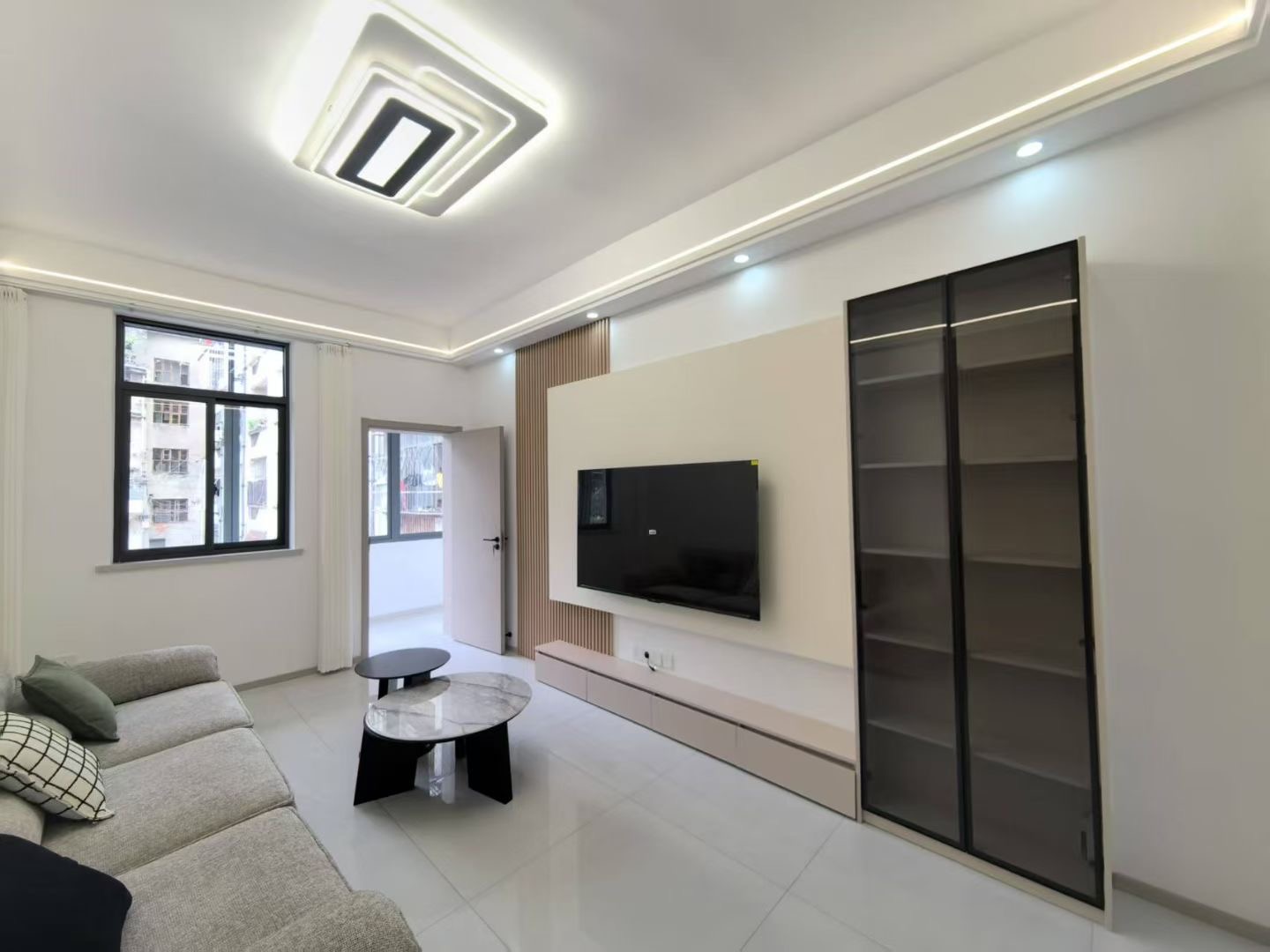 401，降价了，武商旁，步梯2楼，精装三房，成色新，有证，可按揭，拎包入住