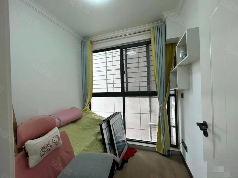 369，一中附近，电梯精装三房，9.9成新，好楼层，正规小区，南北通透