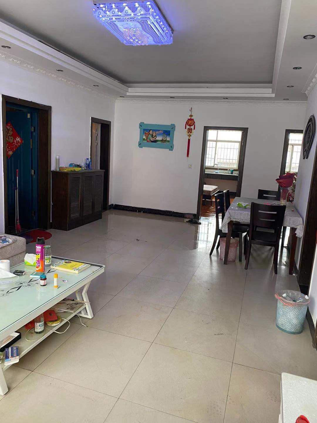 地富小区36万元104㎡3室2厅2卫，小区停车方便！