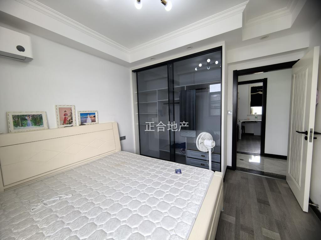 业主急售，陡降10万，新城壹号五期，精装三房，9成新，双阳台，好楼层