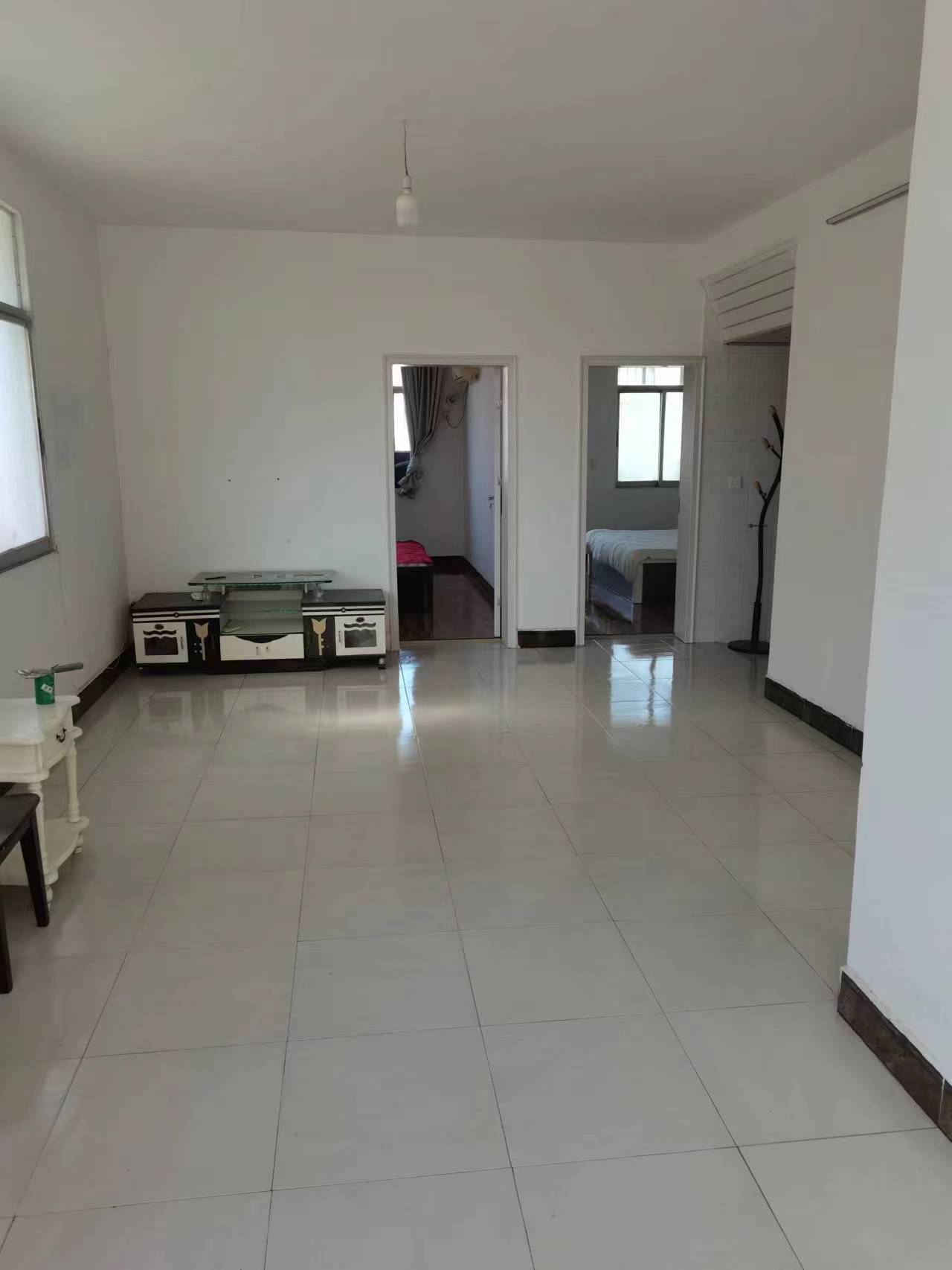 新八中附近二室二厅，拎包即住