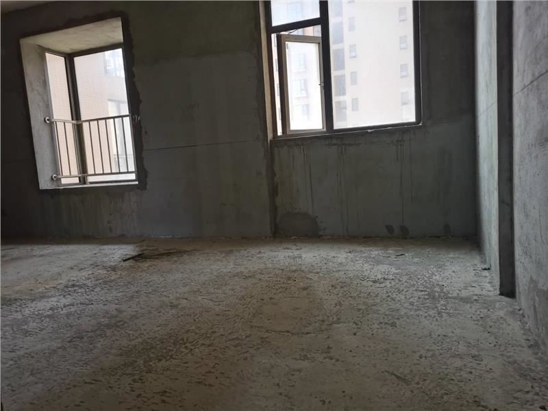 就读仙桃 ！紫润尚城毛坯三房 看房，急售证件已下可以按揭看房有钥匙