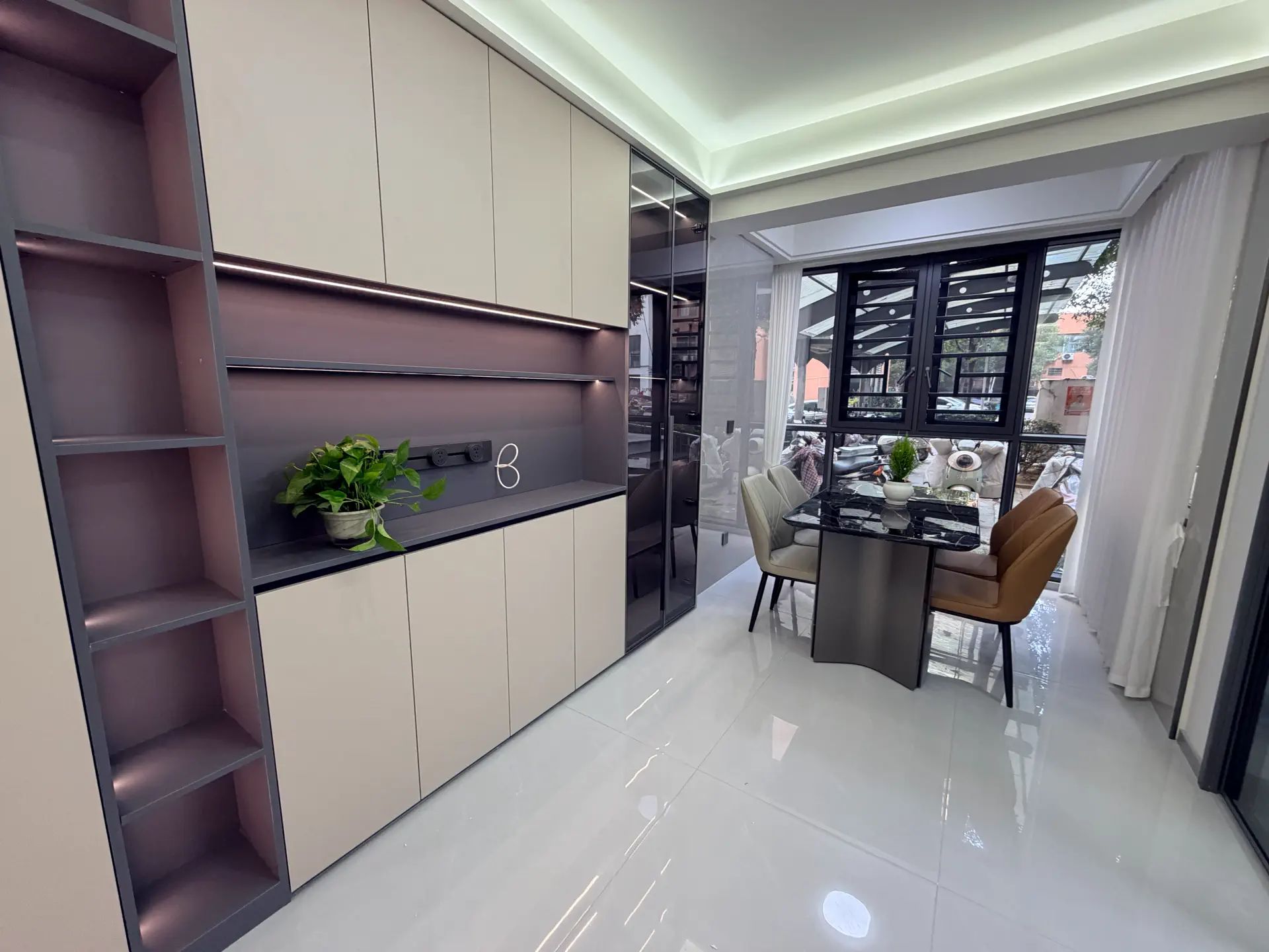 沔街上，紫金城，南向带院子，精装3房2卫，单价4千多，证满二