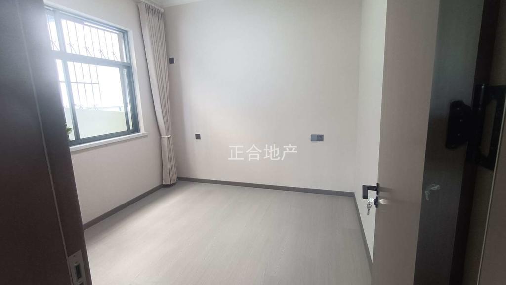 沙嘴菜场附近，步梯4楼，精装3房1卫，9.9成新装修，配套齐全拎包入住，