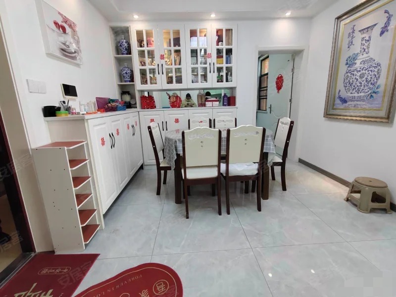 276？城南新城壹号五期，9.9成新，单价6300，电梯好楼层19楼，精装三房，证满二