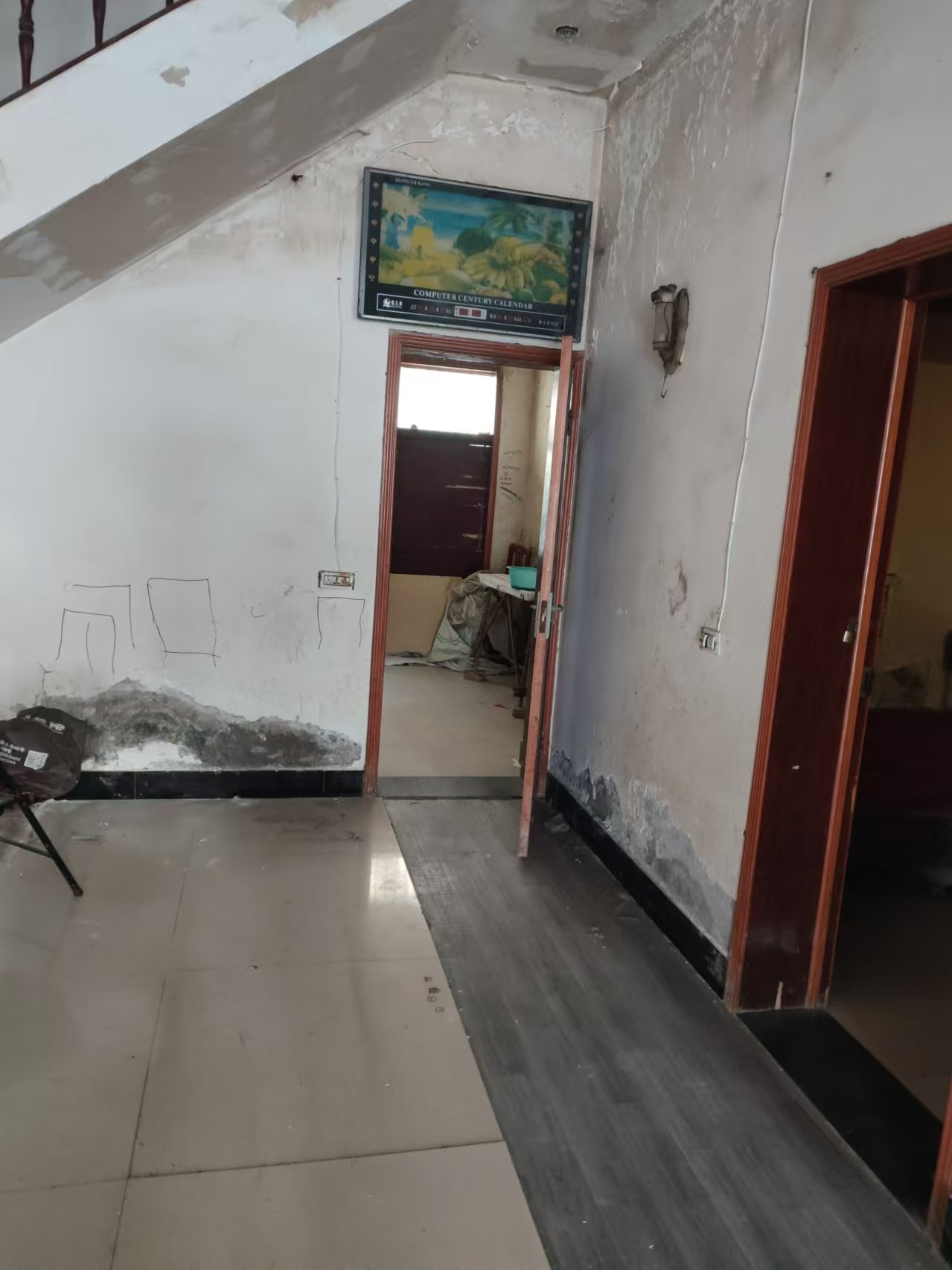 大洪小区大洪路西一巷三层私房可做门面厂房仓库，门口可以停车诚心出售