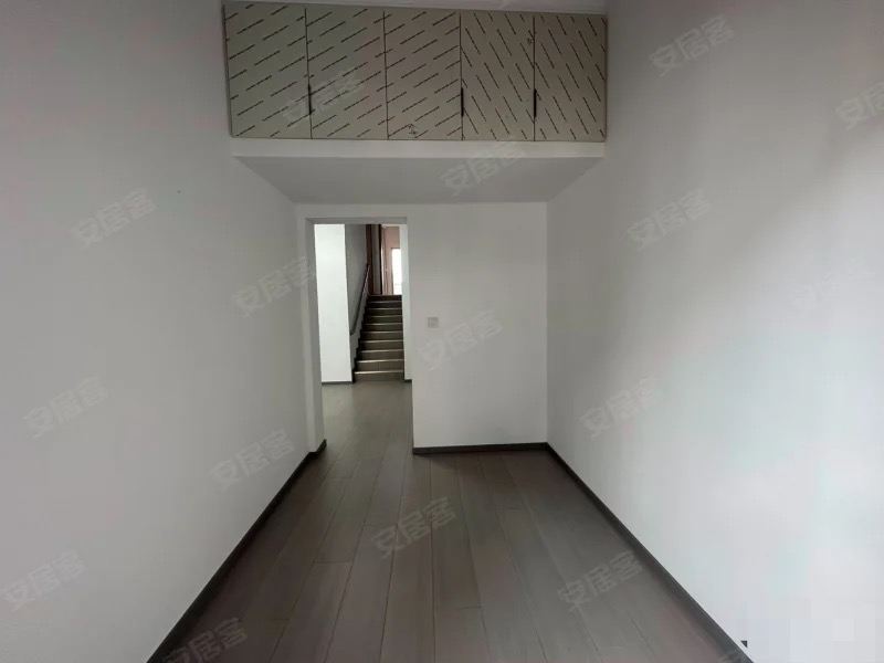 368，仙桃中学旁，复式楼，加装电梯小高层，好楼层，老证，大院子好停车，单价3300+，