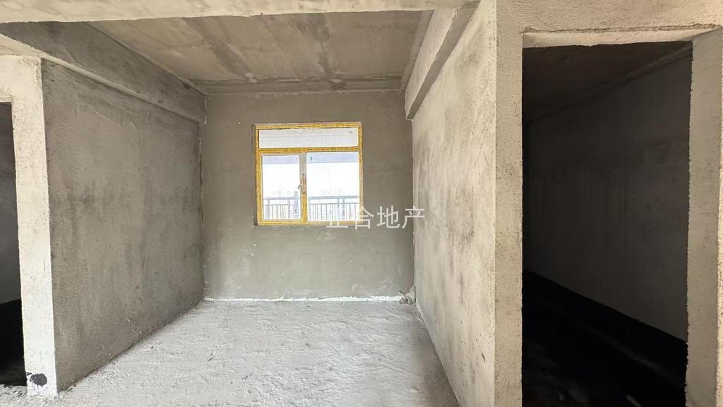 业主诚心出售，城南沔阳天泽园，毛坯三房，单价4260，电梯好楼层，南北通透