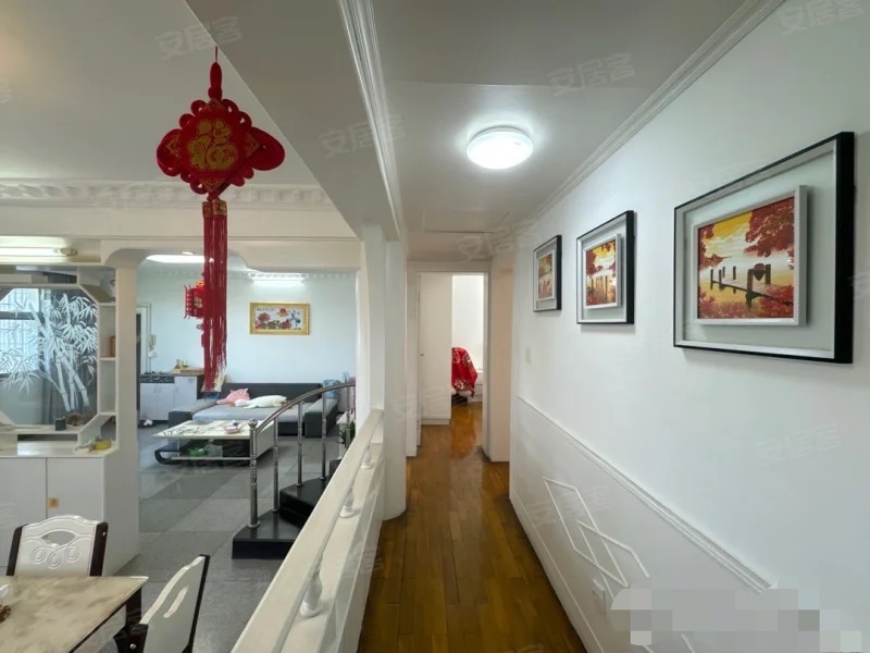 诚心出售，复州花园小区，实验二小旁，南北通透、精装大三房，交通便利