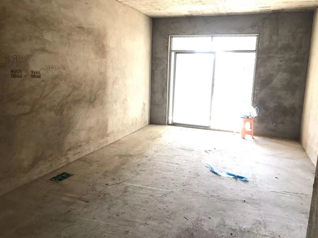 鸣森学府名都满庭春对面毛坯三房电梯中层看房方便房东诚意出售可按揭