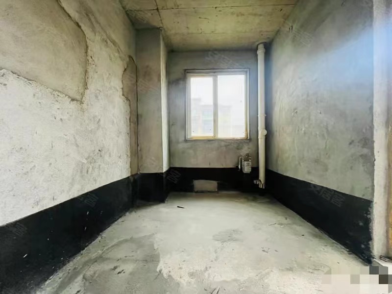 降价了，房东急售，城南新小区，电梯好楼层24楼，单价6153，边户，带车位，毛坯大四房，证满二，双阳台