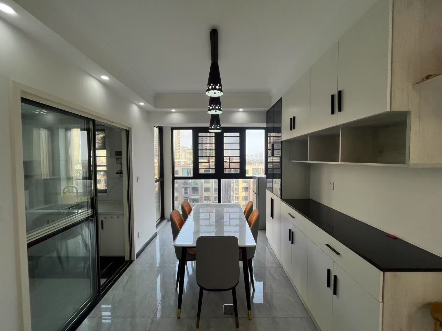 二中旁，森林国际东边户，精装大三房，好楼层。南‮双北‬阳台。