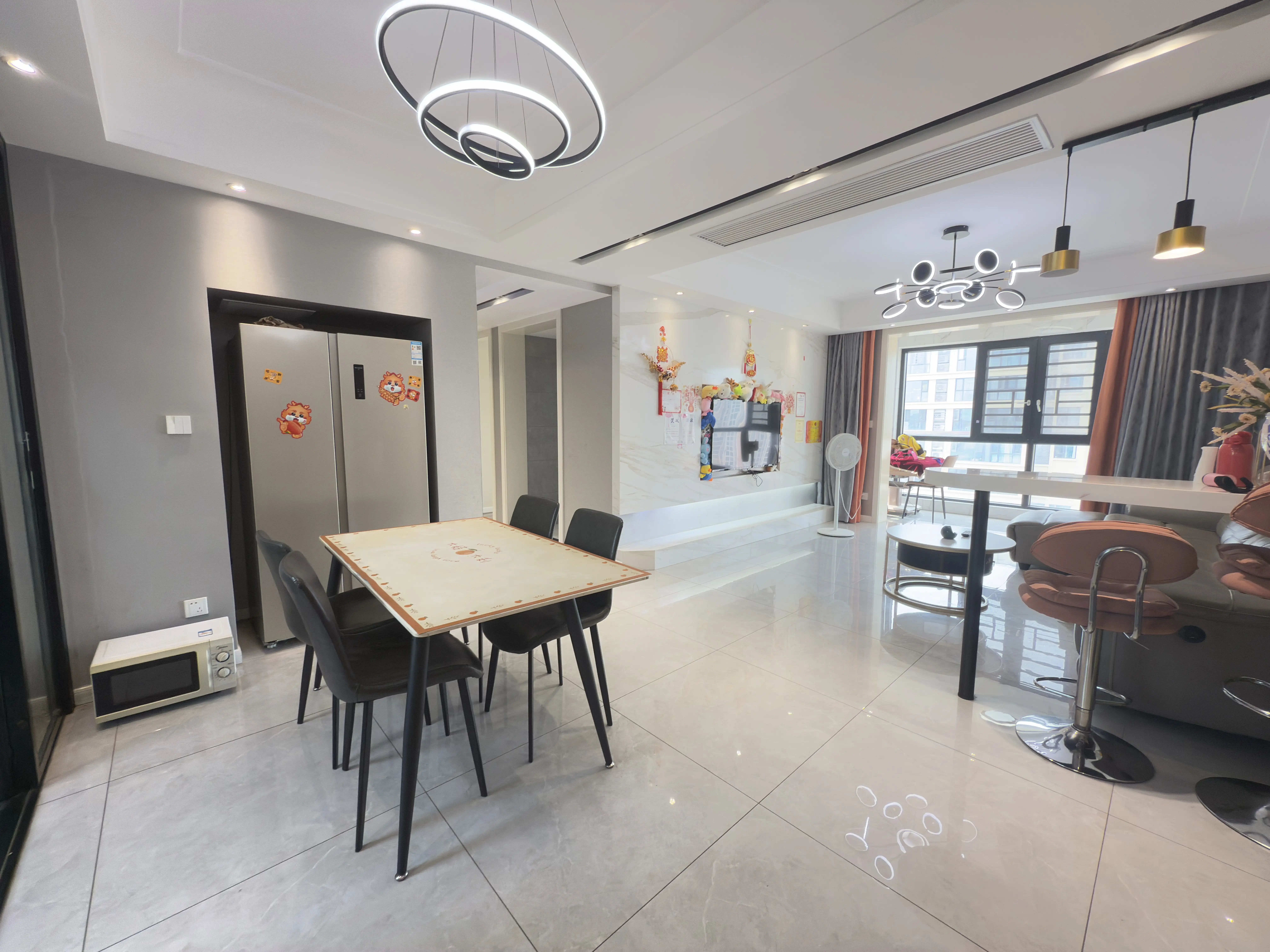 城南，领秀城，边户。精装三房，南北双阳台，凤凰楼层