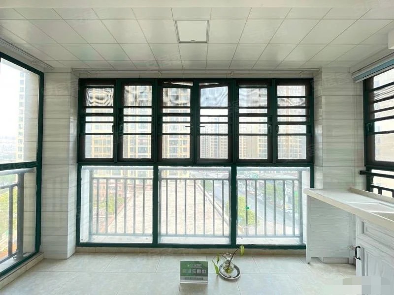 ？捡漏，新城一号四期，精装3房2卫，双阳台，边户，电梯好楼层，9成新，