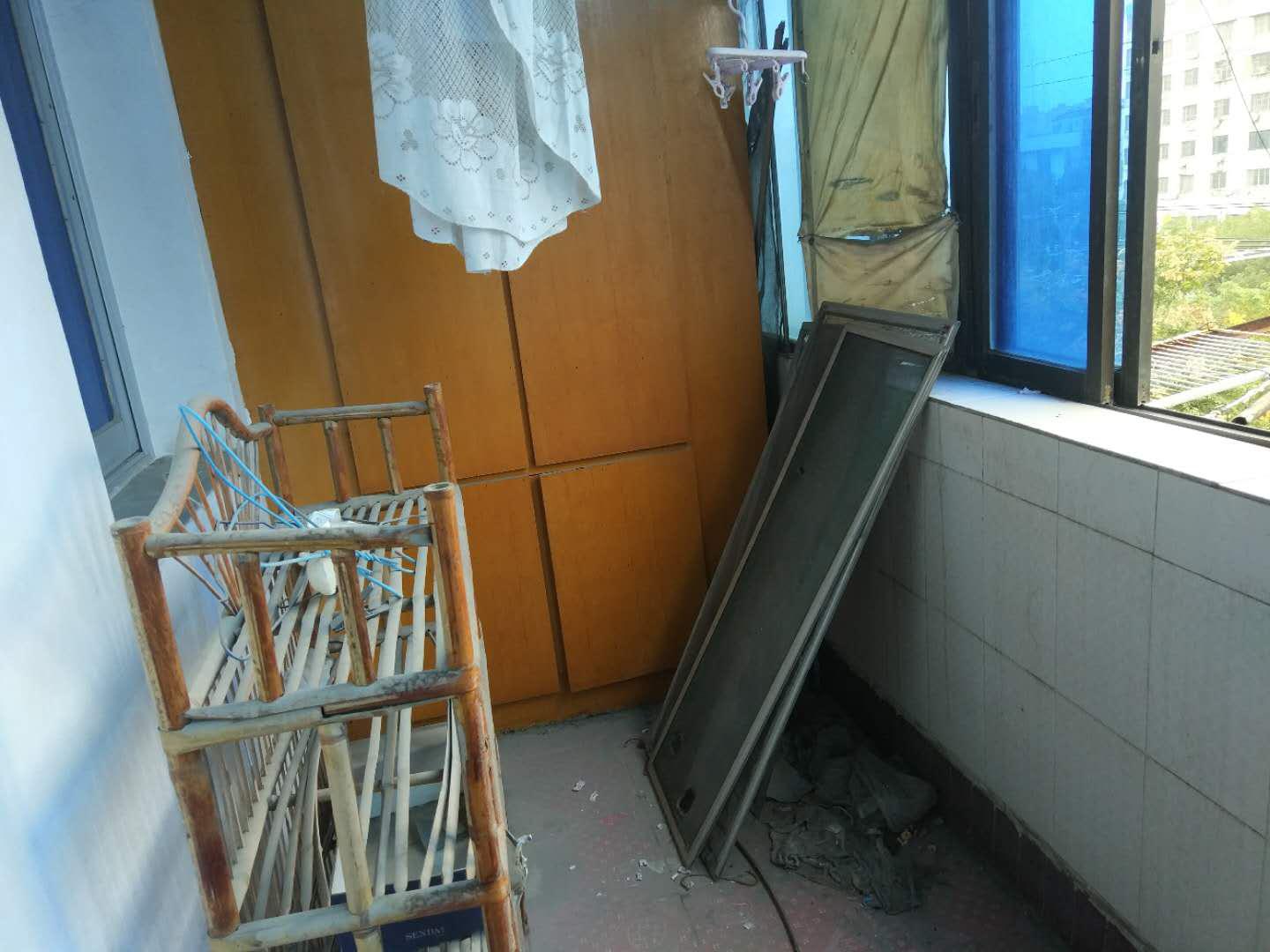 沙嘴步行街对面农行宿舍中层出行方便证满五