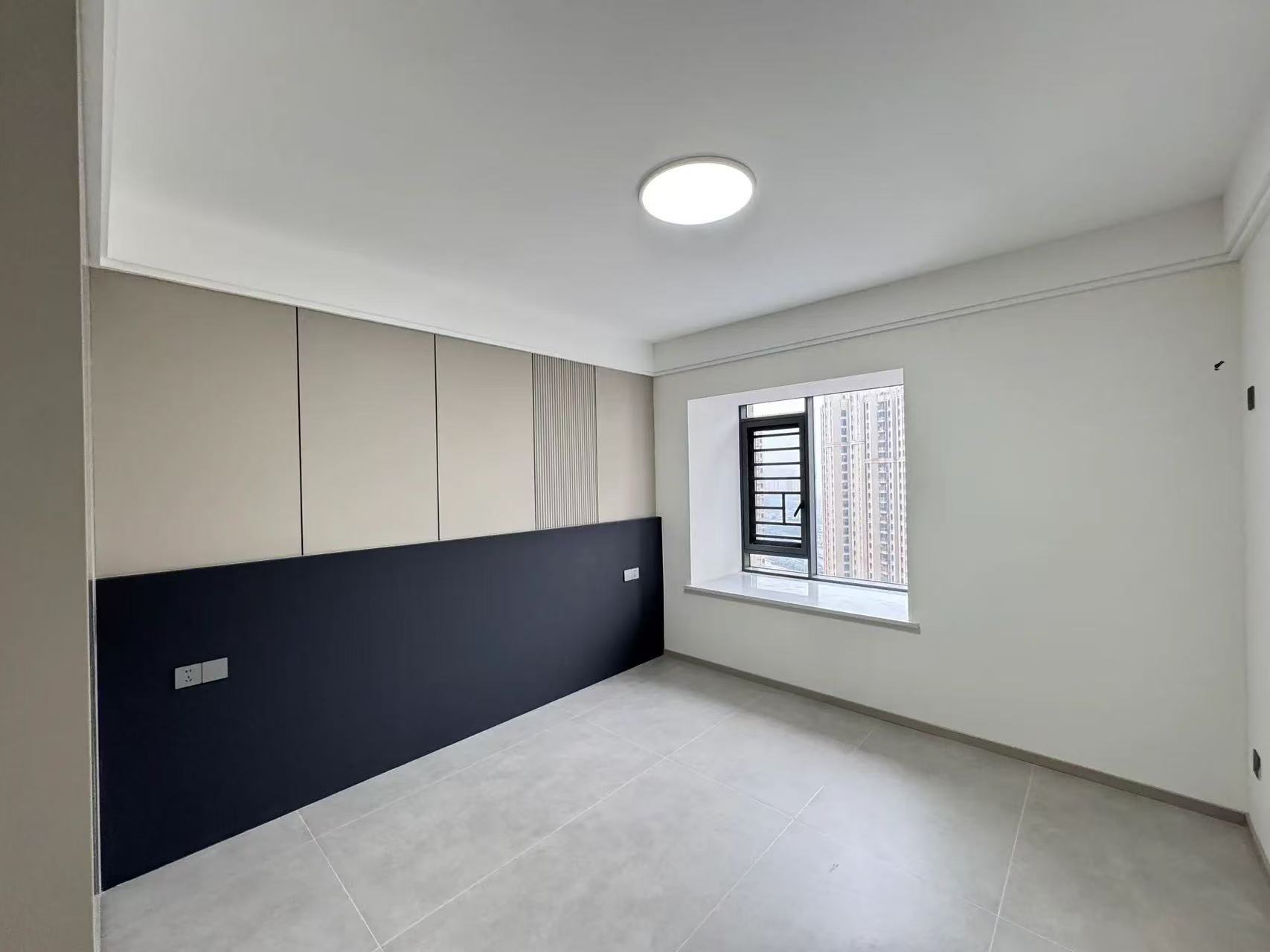 城南，御湖世家，精装三房两卫，全新装修，证满二，好楼层27楼，送一个地下车位