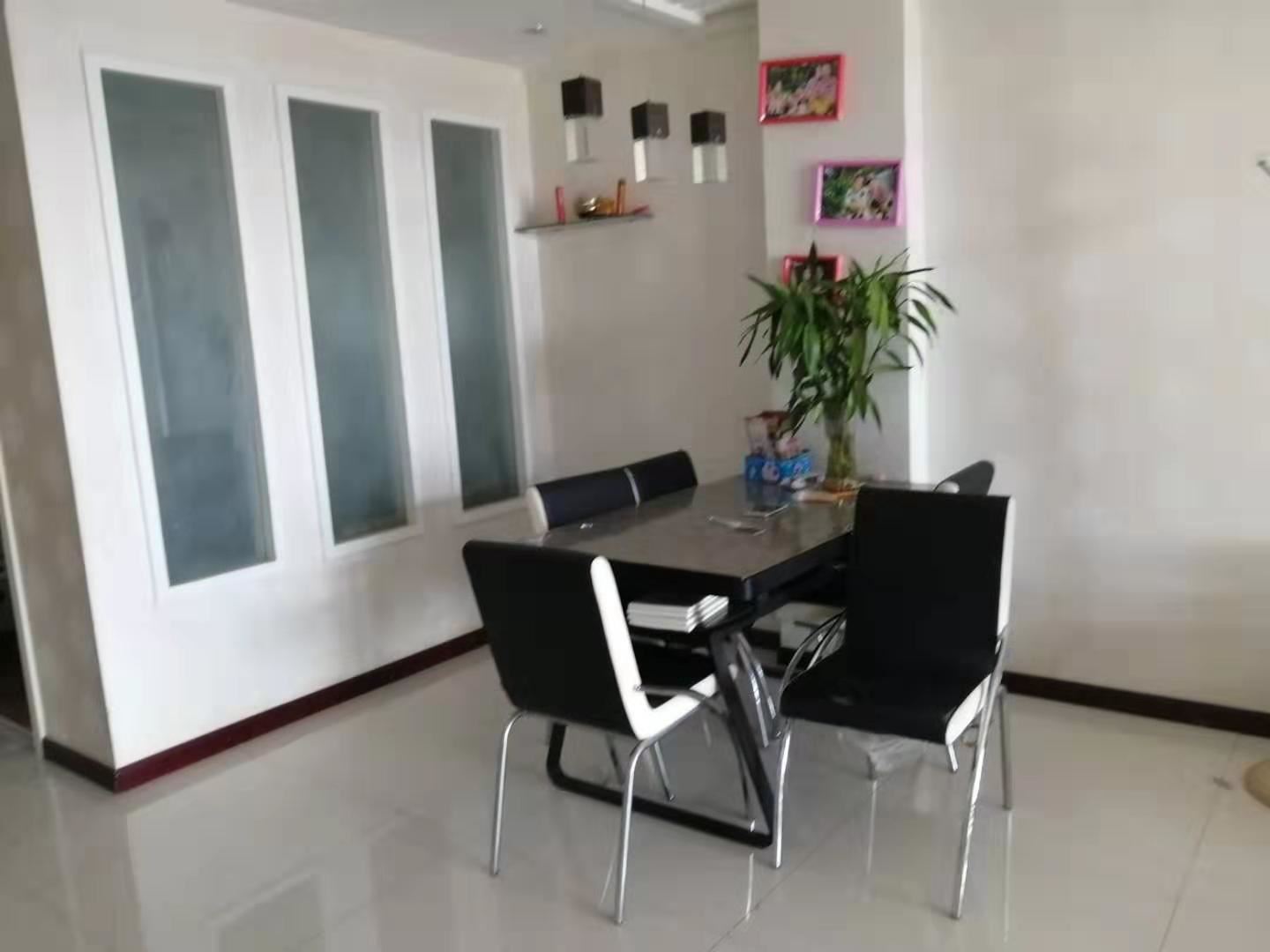 天下城市星座精装电梯中间楼层坐北朝南 付3层采光超好