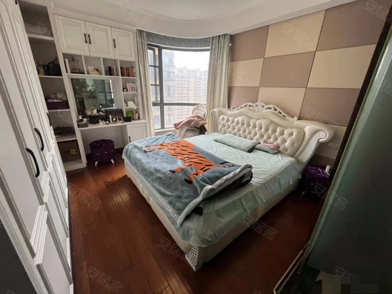 336，城南，御台公馆，精装3房2卫，好楼层，保养好，拎包即住！南北通透