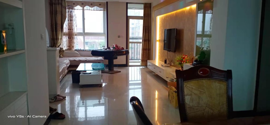 香岸华府  精装修 双阳台   带花园小洋房   诚心出售