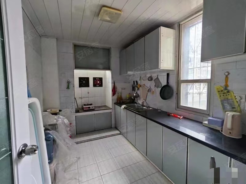 100，四中旁边，步梯二楼，33万有证可以贷款