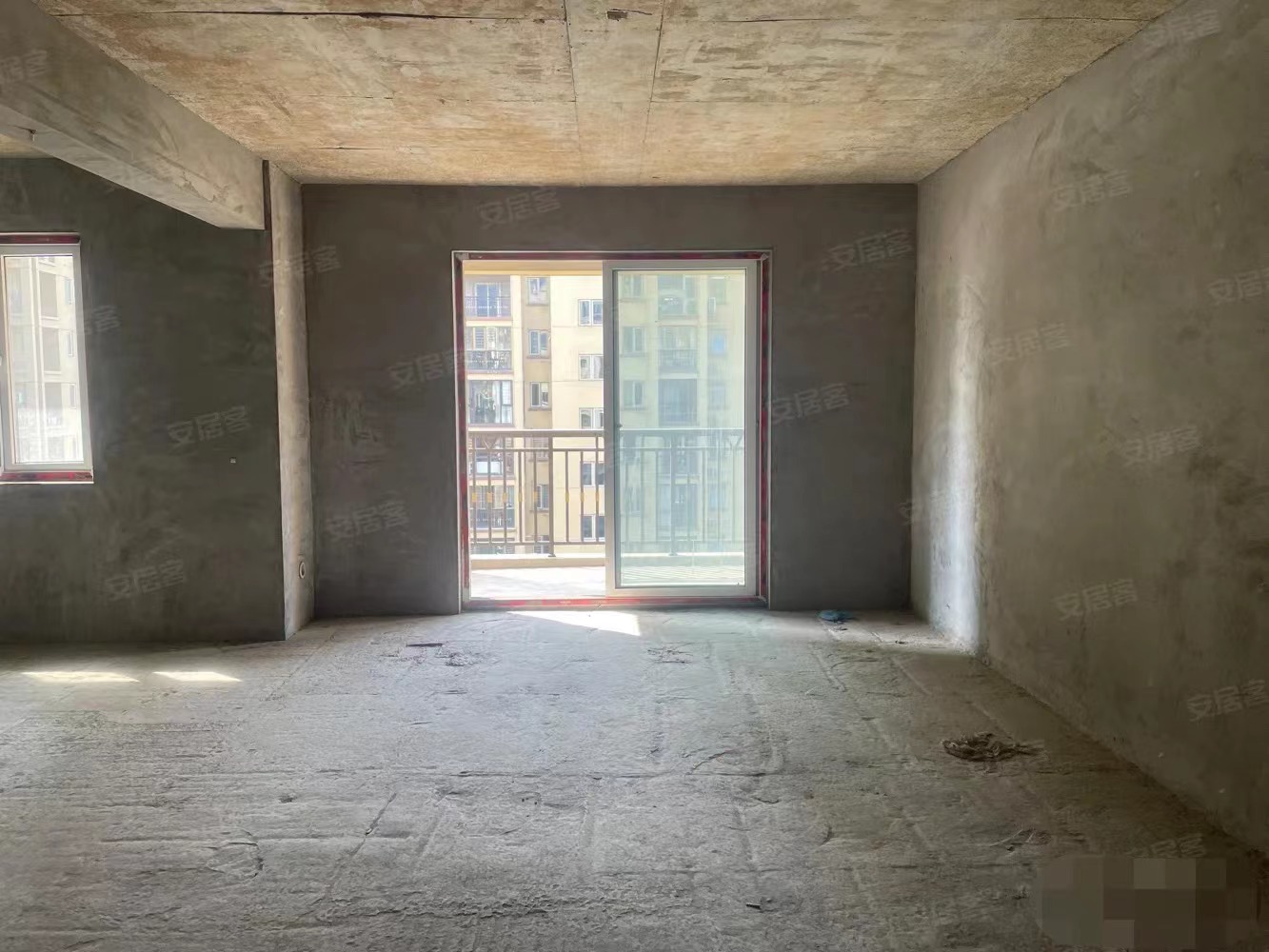 3，锦绣江山瑞园，电梯花园洋房，带车位一起，中间楼层，房东诚心出售，南北双阳台