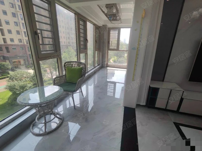 大捡漏，亏本出售，急售，领秀城,​装修9.5成新，单价6400，送地下停车位，