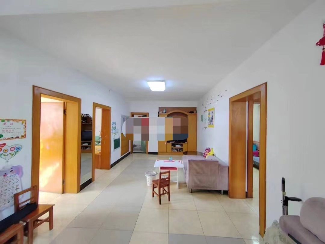 52，四中旁， 精装三房，23.5万！23.5万！ 有证， ​速度约