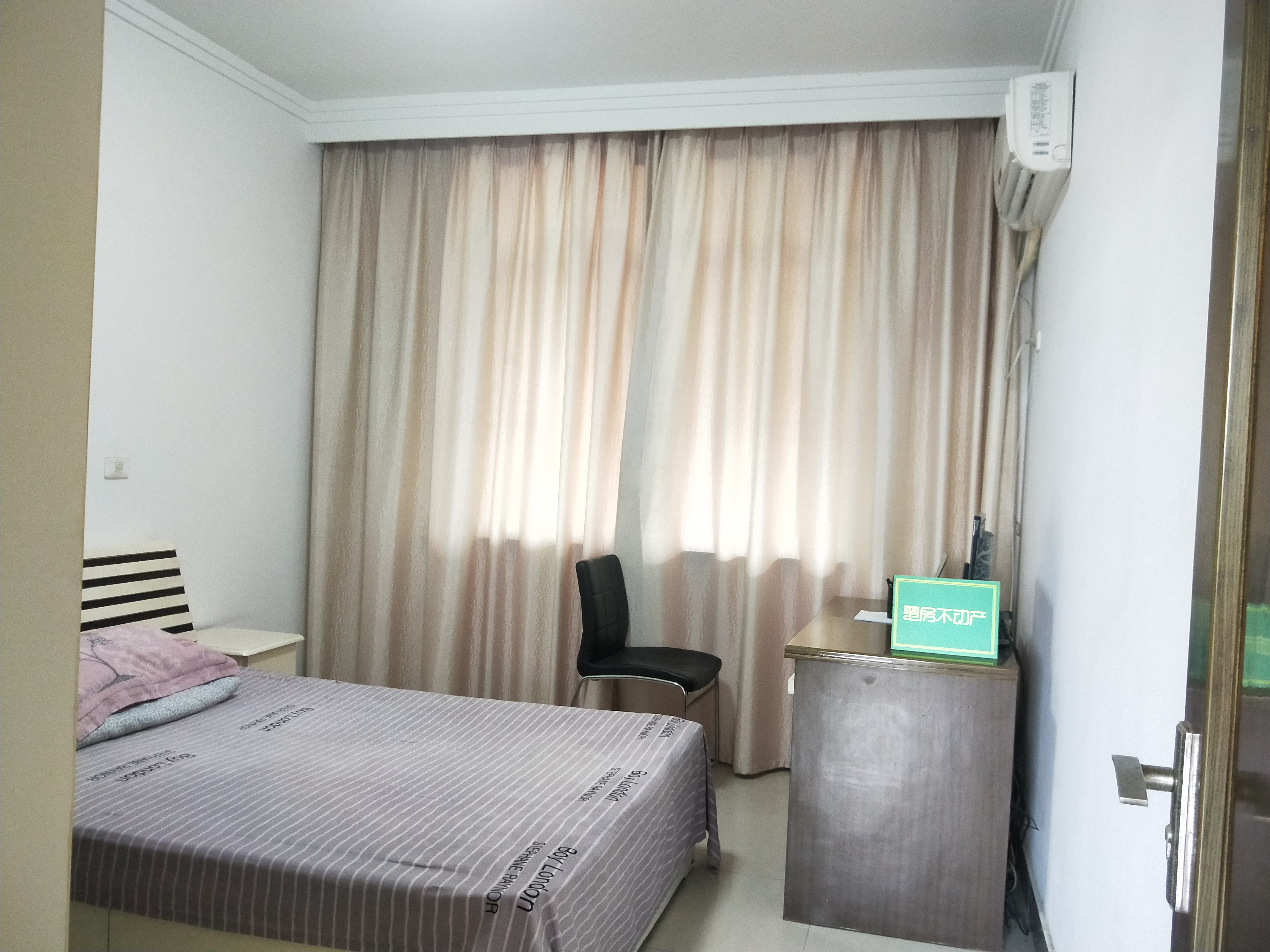 梧桐苑旁大四房四房朝南步梯好楼层保养很好风格简约可直接拎包入住