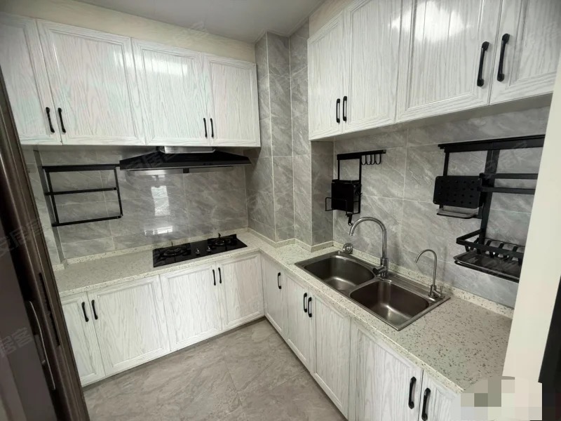 捡漏，城南，新城壹号五期，沔阳公园旁，精装三房两卫，性价比高