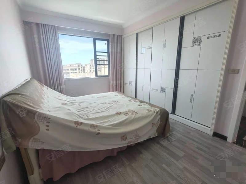 城南，​荣怀，小高层，好楼层8楼，精装三房两卫，成色新，采光好