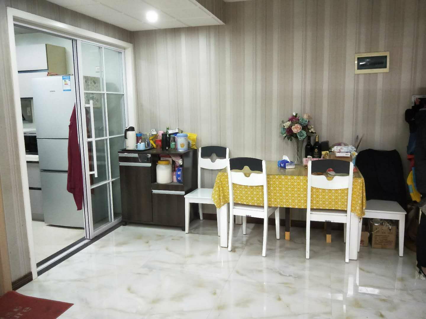 新妇幼旁，锦绣江山小区电梯精装修三房，售价67万