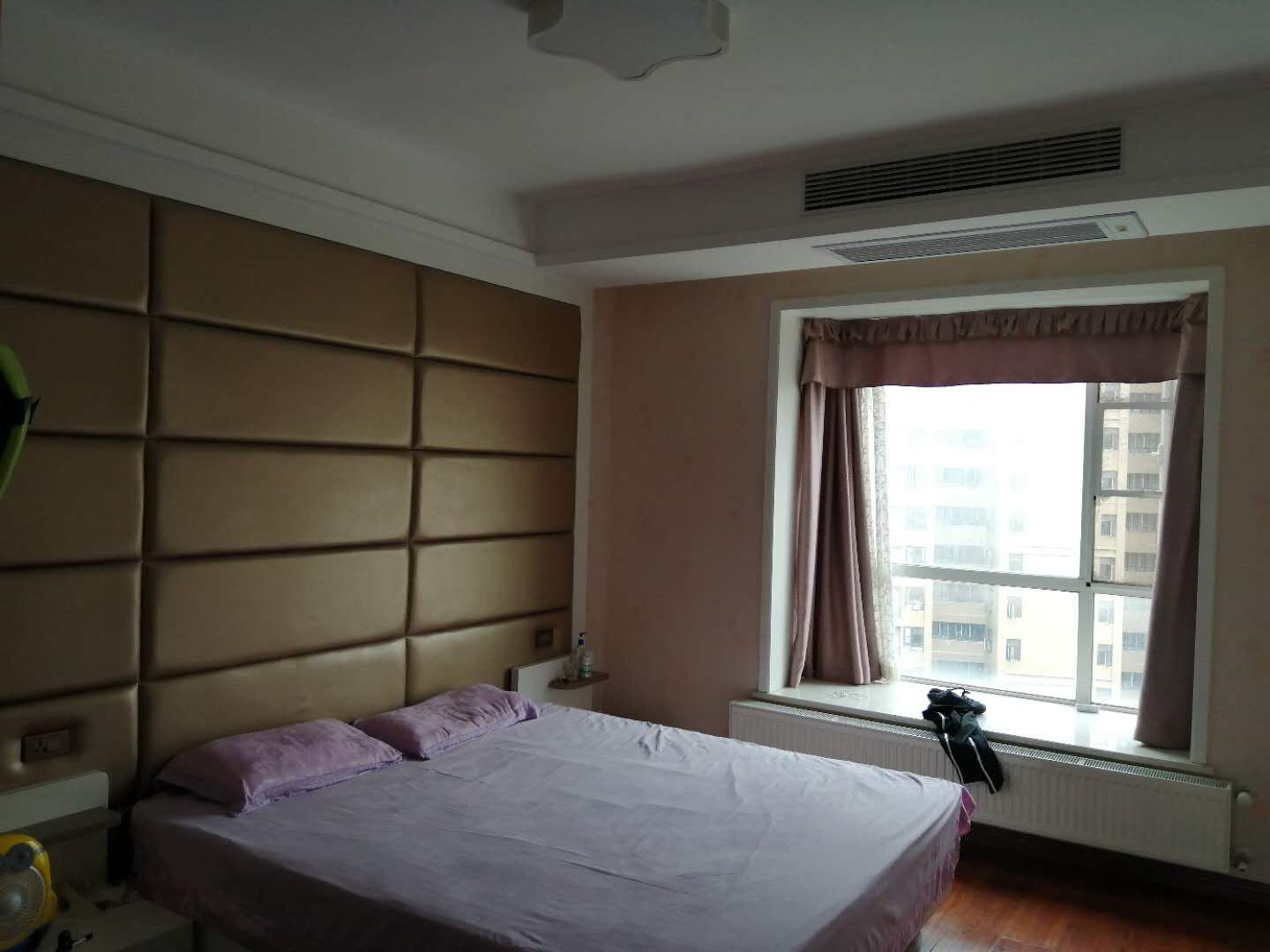 紫禁城精装大三房，客厅餐厅也超大，电梯好楼层