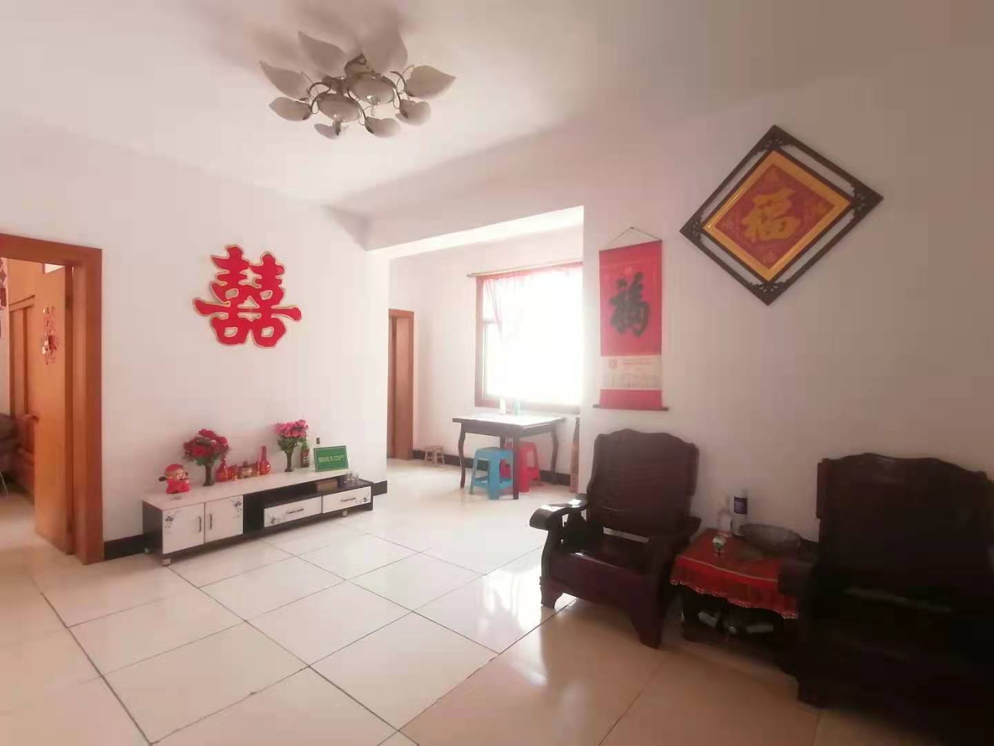 大洪小区 中间楼层 精装修 证在手，首付9万