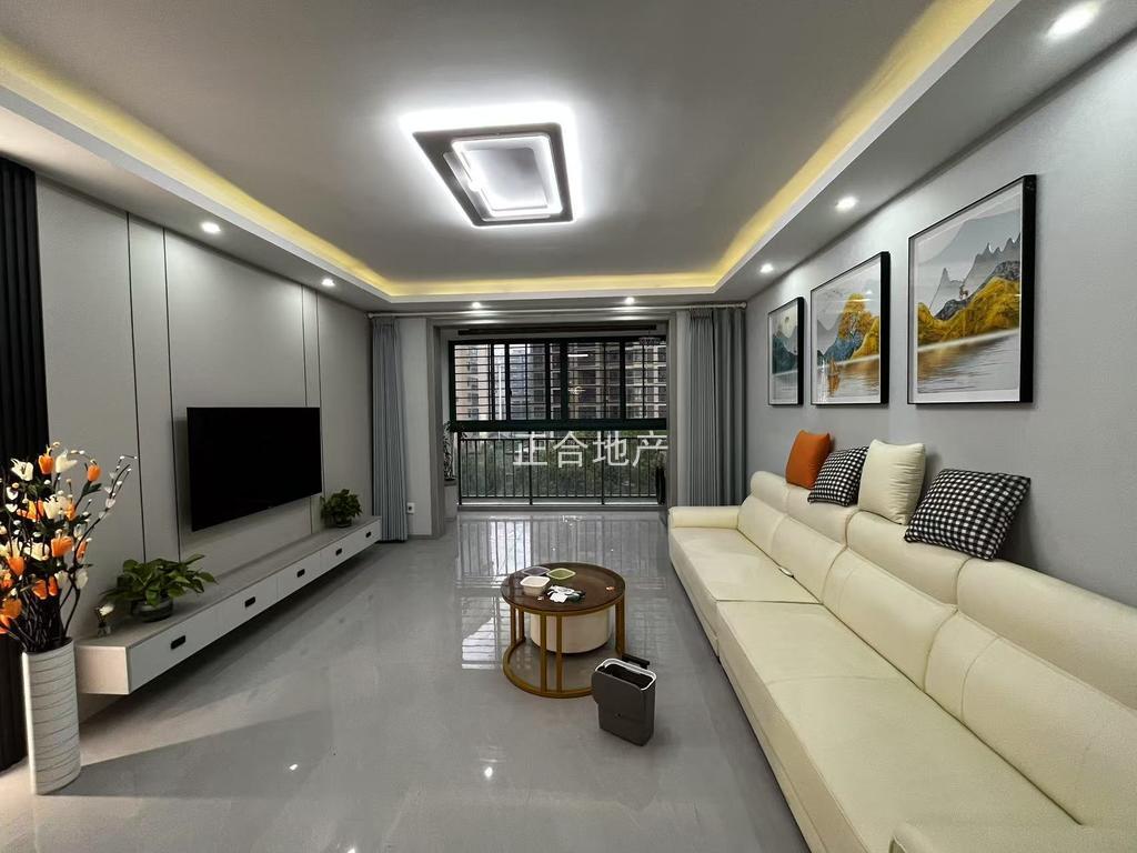 急售，城南，新城一号 ，单价5400， 家里成色新 ，好楼层6楼。精装大三房，双阳台