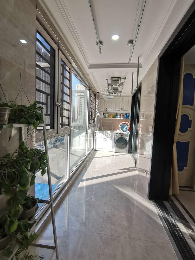 哇塞！装修卖毛坯价！业主诚心卖！电话看房！