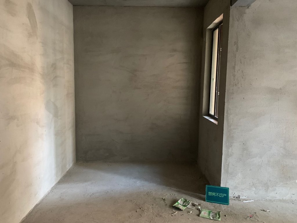 学府园新八中旁毛坯两房 自住均可！