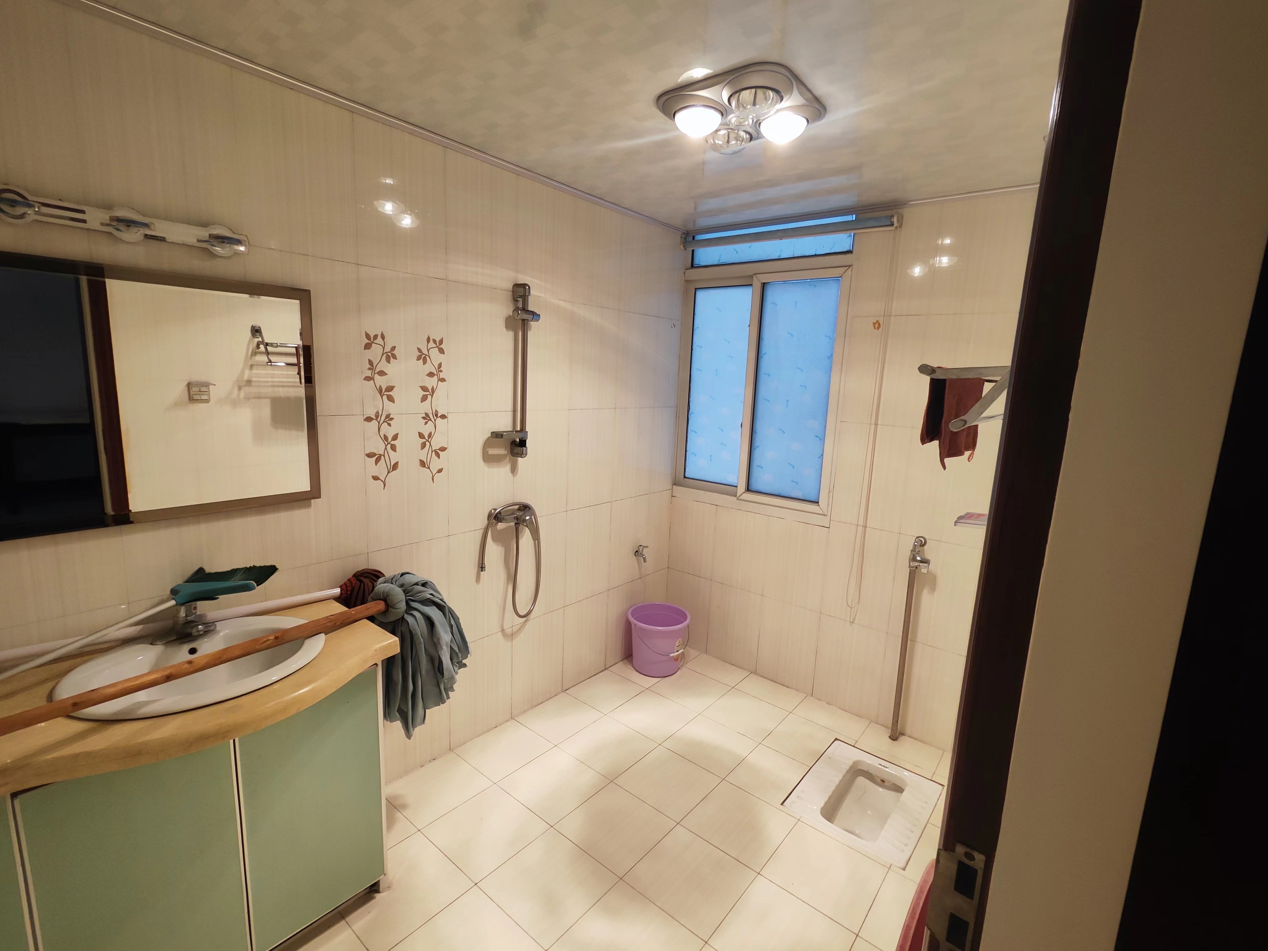 恒迪附近不动产单位宿舍带地下室前面无遮挡停车方便闹中取静看房方便